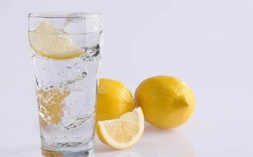 经常喝柠檬水能消炎降血脂 泡一杯优质柠檬水的诀窍