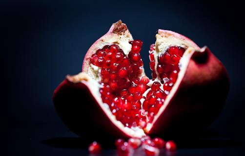 “水果中的红宝石”，红石榴的功效及食用小妙招