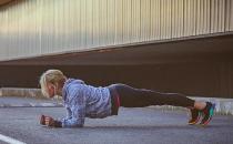 你是否在为减腹苦练平板支撑 拼时长可能让脊柱受伤 