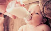 ​母乳喂养的误区揭秘 产后增加母乳食物很重要