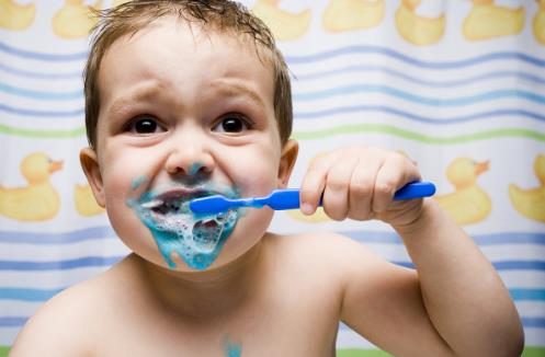 错误的刷牙方式对牙齿的损害有多大？究竟应该怎么刷！