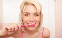 错误的刷牙方式对牙齿的损害很大 究竟应该如何刷牙