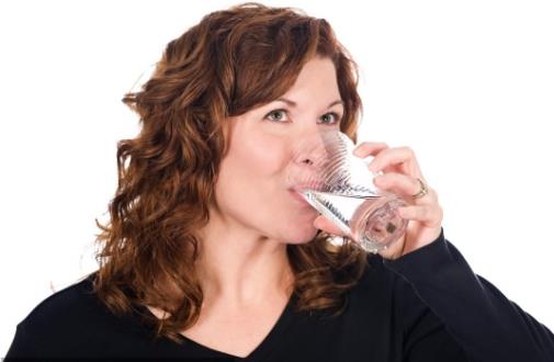 喝水讲究多 正确喝水对身体好处多