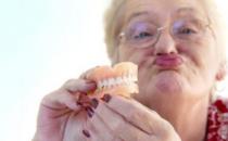假牙绝对不是装点门面 不戴假牙导致营养不良