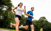 慢跑减肥的正确方法 选择一双合适的跑鞋保护膝盖