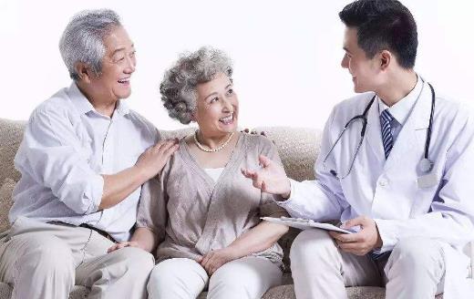 与老人沟通 介入他们的情感生活使他们享受愉快晚年