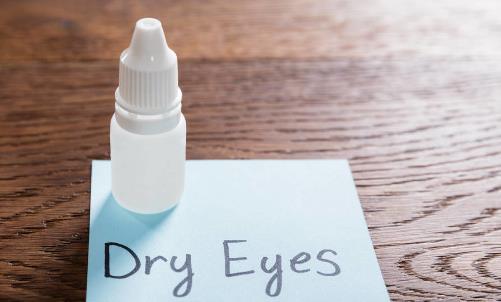眼睛畏光睁不开也许是干眼症 预防干眼症要多多眨眼
