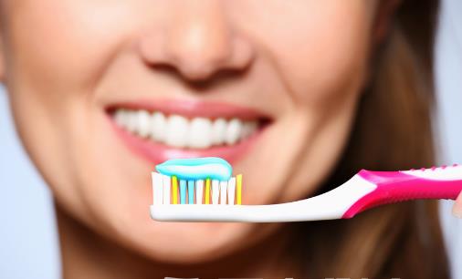 不同功效牙膏大盘点 普通人选加氟牙膏保护口腔健康