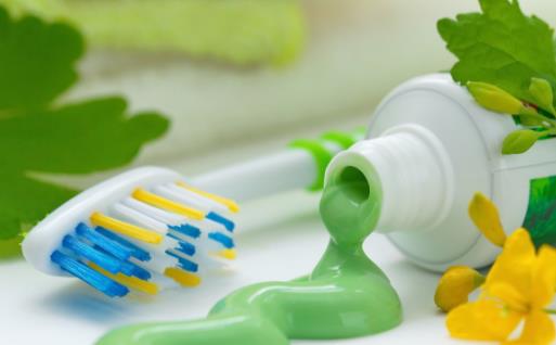 不同功效牙膏大盘点 普通人选加氟牙膏保护口腔健康