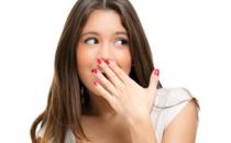 口臭影响心情和社交 你想不到的导致口臭的8种食物