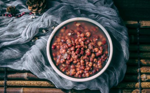 赤小豆入心经泻心火 适合夏季食用的赤小豆养生食谱