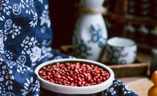 赤小豆入心经泻心火 适合夏季食用的赤小豆养生食谱