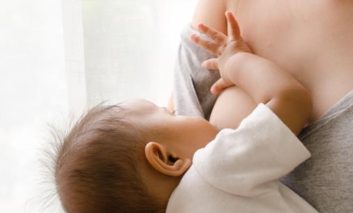 坚持母乳喂养也要走过重重难关 母乳喂养的10个误区