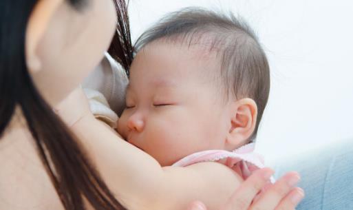 坚持母乳喂养也要走过重重难关 母乳喂养的10个误区