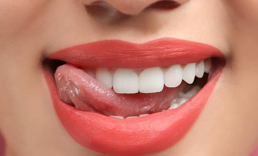牙齿发黄到底是怎么回事？4个妙招帮你消除牙齿发黄！