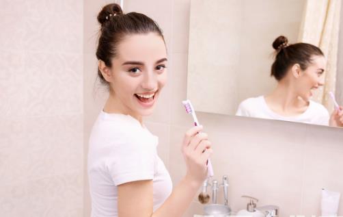 刷牙时是否需将牙膏蘸水？生活用品的8大误解