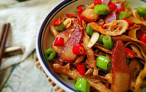 经典的湖南菜式 注重香辣香鲜软嫩
