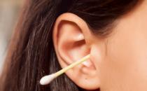 耳屎对人体也是有作用的 日常到底需不需要掏耳朵