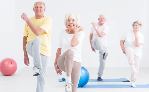运动强身健体 适合老年人不伤膝盖的运动