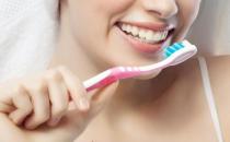 用不合适的牙刷刷牙太不卫生 正确的刷牙方式揭秘 