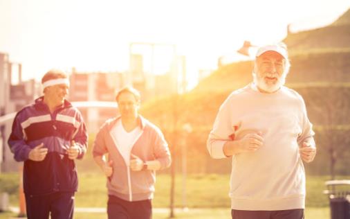 慢性病的老人适合的运动 老年人最好别做三项运动