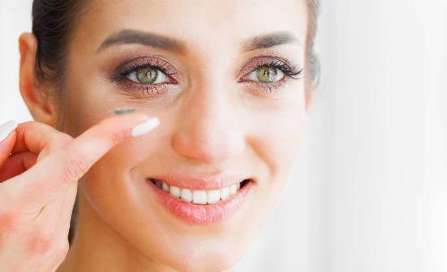 眼霜和眼部精华的区别是什么 为什么用眼霜会长脂肪粒