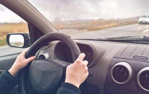 新手开车上路 养成开车的八个好习惯避开危险