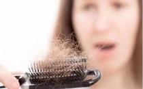 中年人的头发会掉会变白的原因 做好预防远离这些困扰