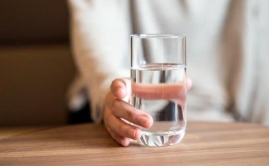白领族多喝水能养生 常见喝水五大误区
