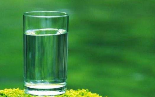 白领族多喝水能养生 常见喝水五大误区