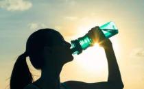 白领族多喝水能养生 常见喝水五大误区