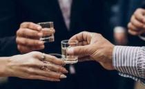 经常应酬有可能对人身体有害 重口味食物尽量少吃