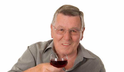 老人常喝洋葱泡红酒的好处 洋葱泡红酒的简单做法