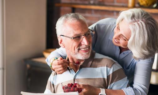 预防和治疗老年人的骨质疏松 饮食都是最重要