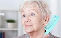 老人可把梳头养成良好的养生法 有利于延缓大脑衰老