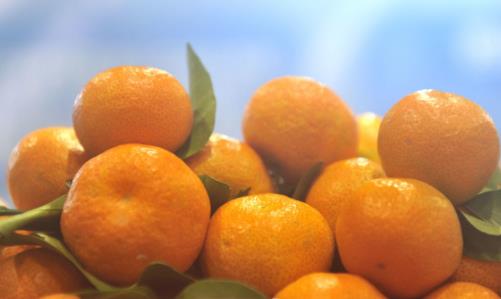 吃了这些黄色水果竟能让皮肤变黄？