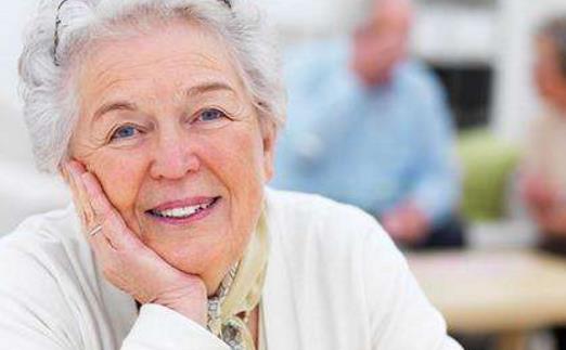 造成老人口干的原因 老年人的日常口腔护理方法