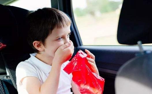 出现晕车呕吐现象 8种食物帮你摆脱晕车