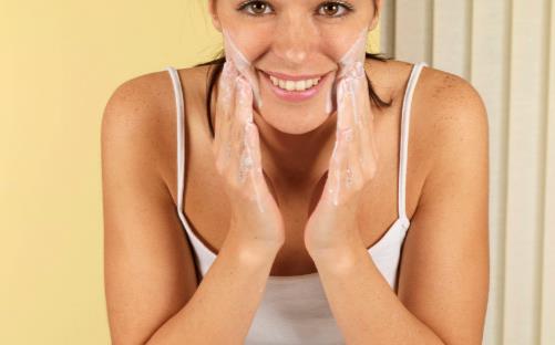 盘点洗脸会变白的方法 自制两款天然美白面膜推荐