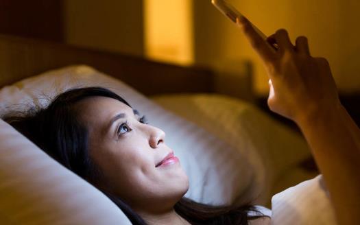 晚上睡觉开灯的五大危害 小心长期开灯睡觉竟然致癌
