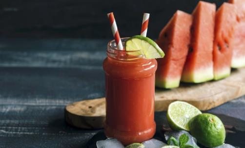 专家教你区分真假果汁 勾兑果汁易对肝肾造成伤害