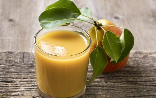 冬季常喝梨汁排毒润肺降血压 喝梨汁的功效与好处