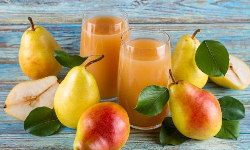冬季常喝梨汁排毒润肺降血压 喝梨汁的功效与好处