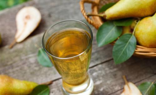 冬季常喝梨汁排毒润肺降血压 喝梨汁的功效与好处