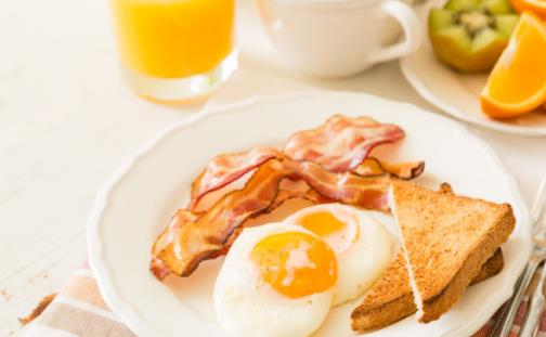 煎饼和汉堡包谁是不健康早饭 营养早餐搭配吃出健康