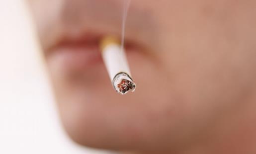 吸烟导致皮肤干燥加剧皱纹出现 7种方法帮你尽早戒烟