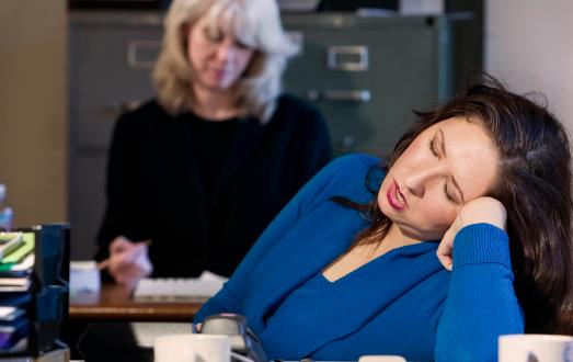 午睡超过30分钟精神更差 午睡消除困倦提高记忆力 