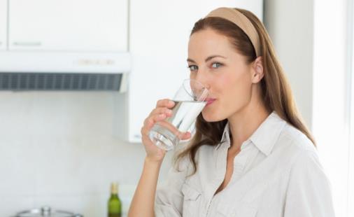 喝水过多也不利于健康 多喝水不如会喝水