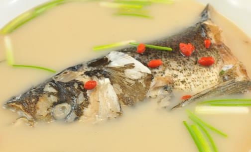 孕妇多喝鱼汤好处多 孕期不妨多喝鲤鱼汤和鲢鱼汤