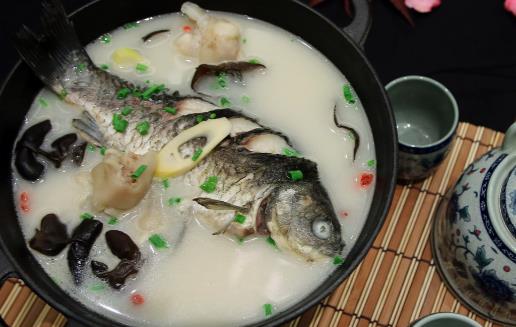 孕妇多喝鱼汤好处多 孕期不妨多喝鲤鱼汤和鲢鱼汤